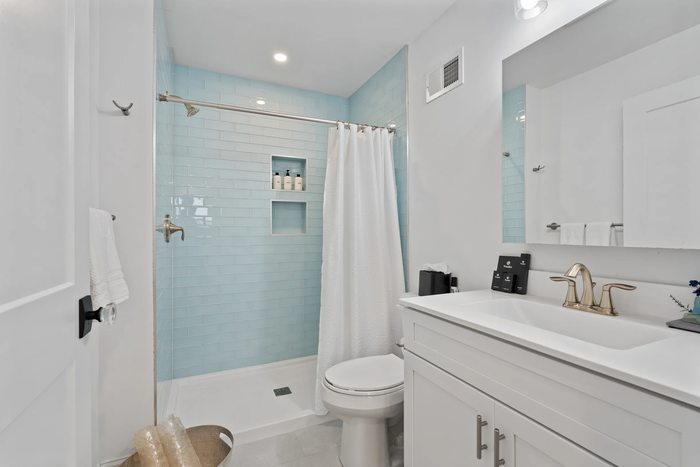 Wander Cuttyhunk Waterfront #11