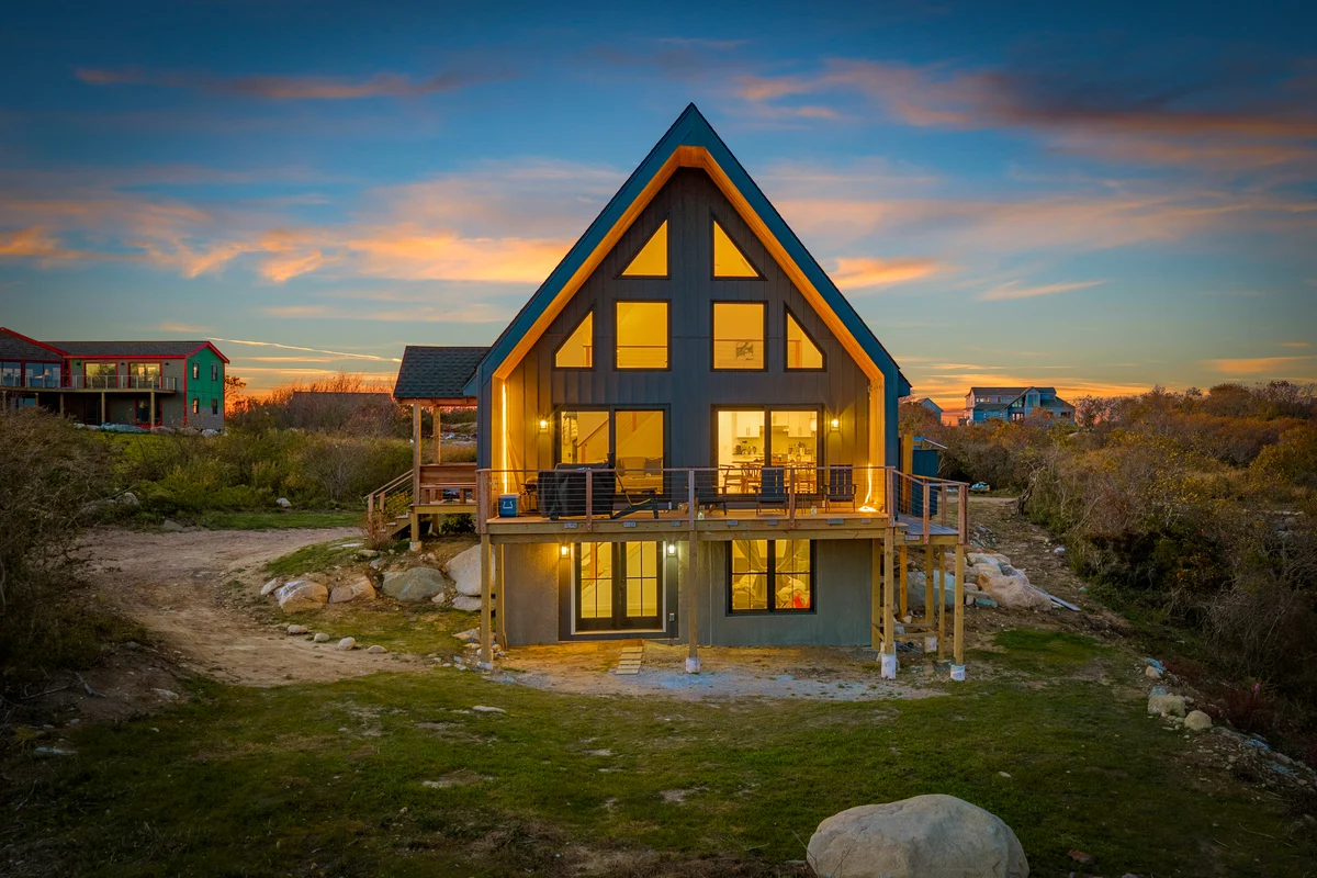 Wander Cuttyhunk Waterfront