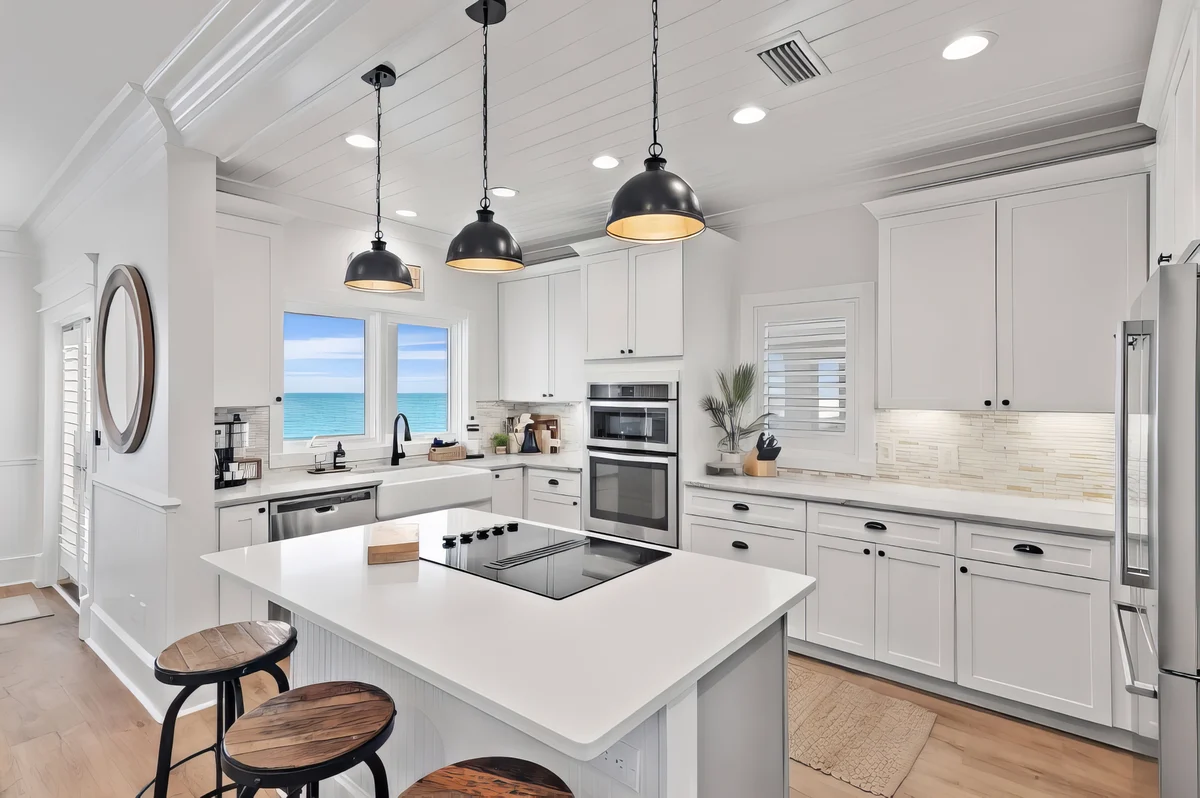 Wander Miramar Beach Shores