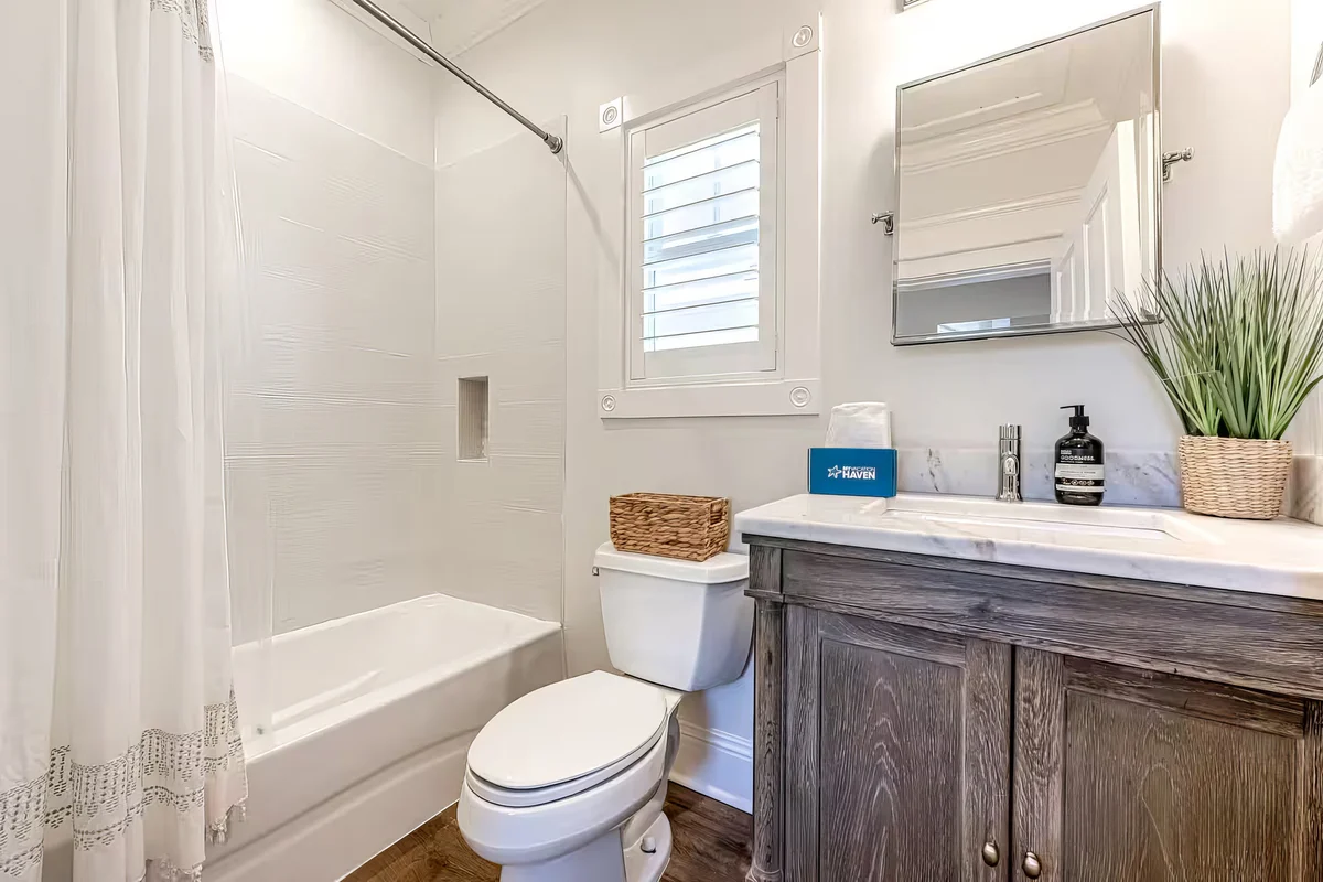 Wander Miramar Beach Shores