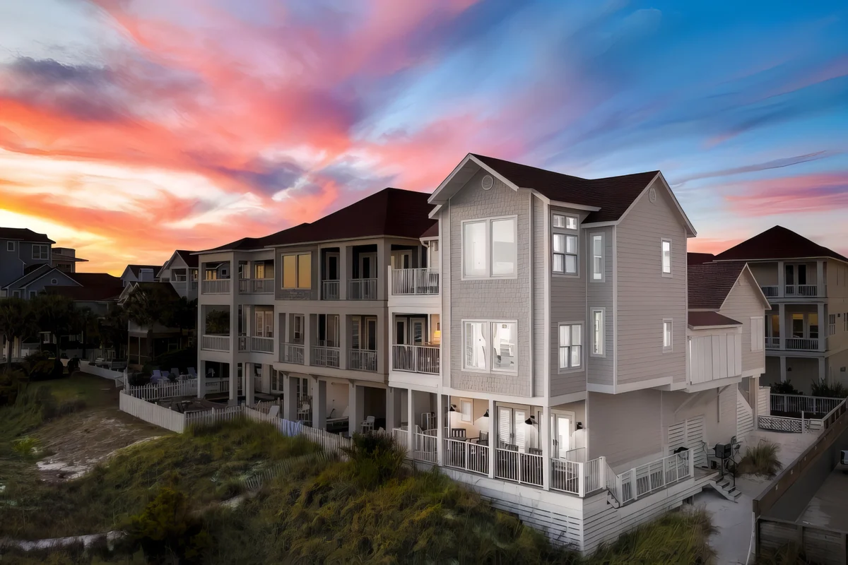 Wander Miramar Beach Shores