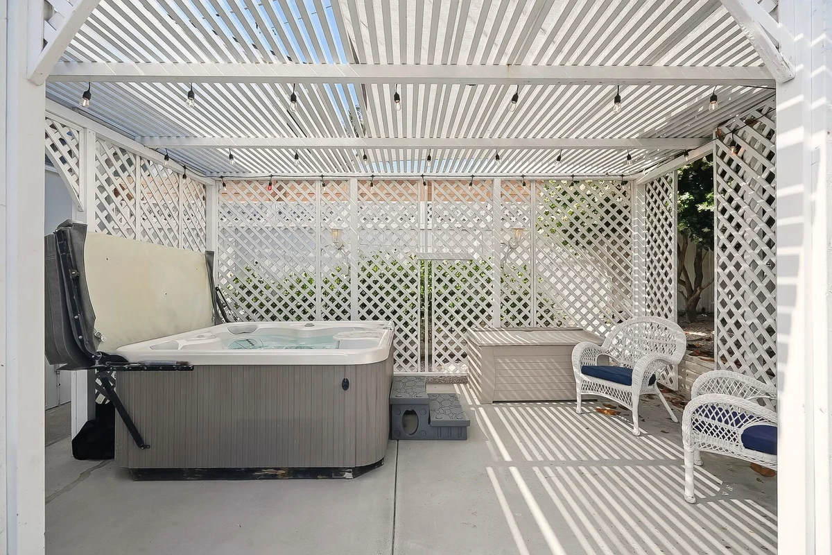 P8463 - Shores Luxury property photo 4