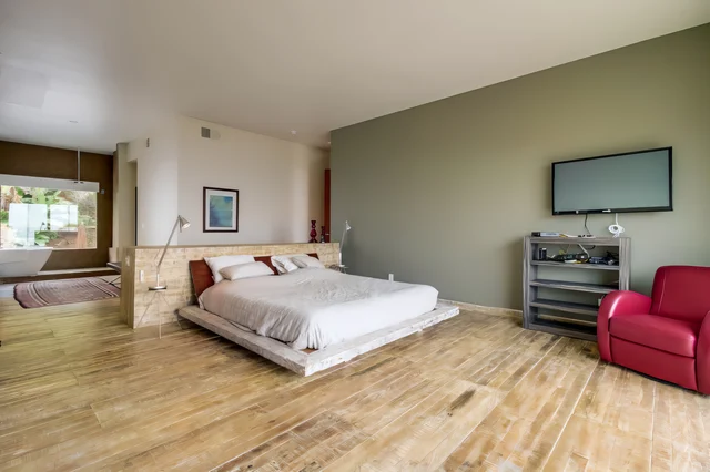 Bedroom 1 image 1