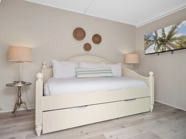 Bedroom 4 image 1