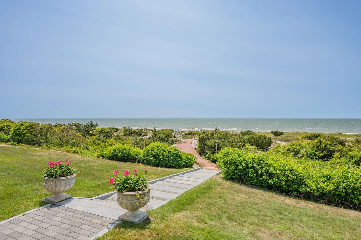 Home in West Hyannisport property photo 5