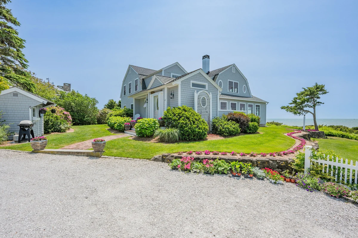 Home in West Hyannisport property photo 2
