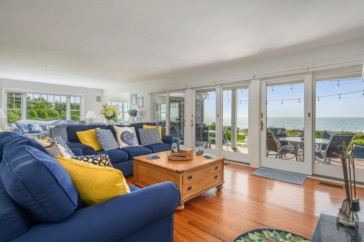 Home in West Hyannisport property photo 3