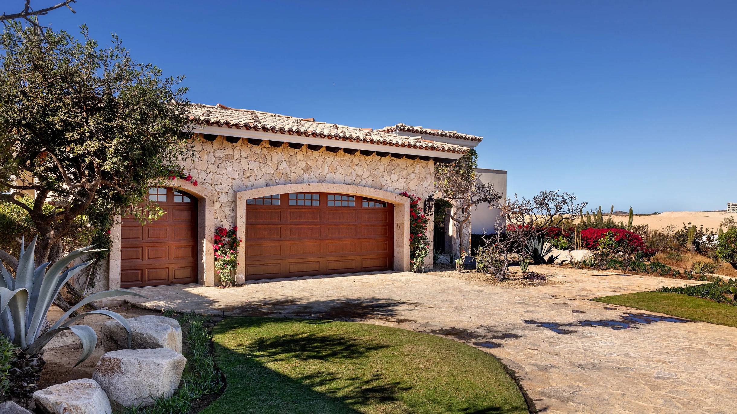 Exclusive 5-BR Golf Villa: Featuring Cart & Private Transport! #10