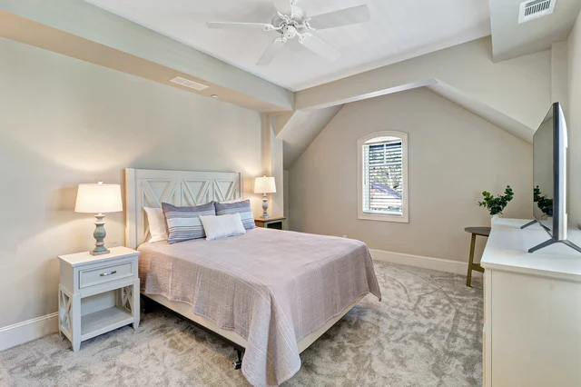 Bedroom 7 image 1