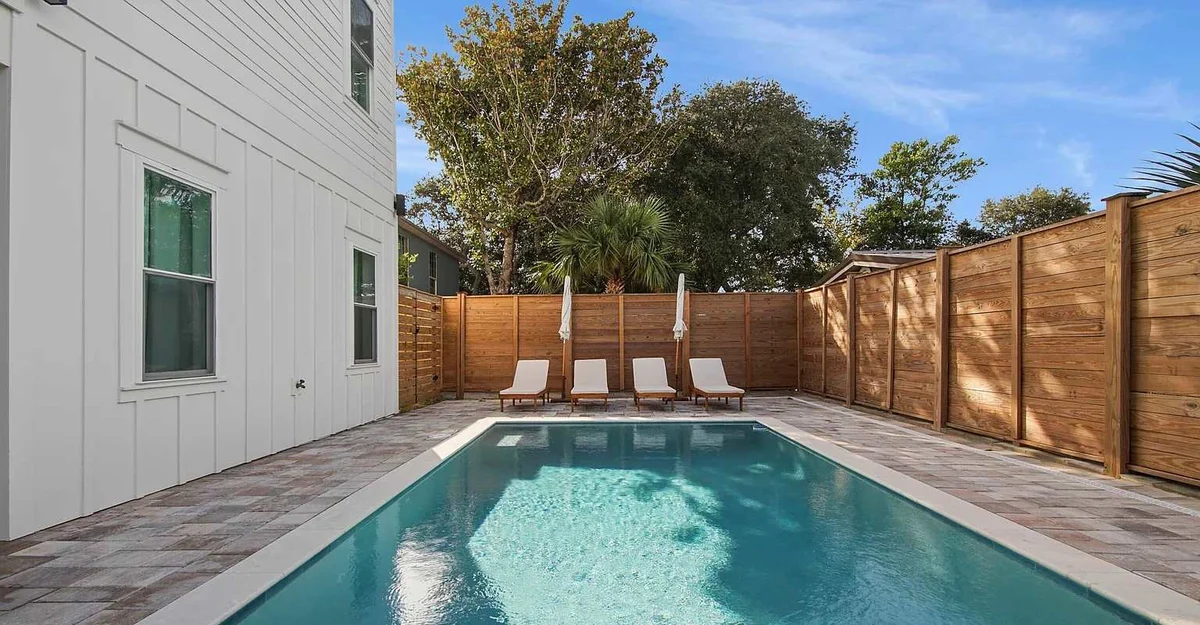 Wander Panama Shores