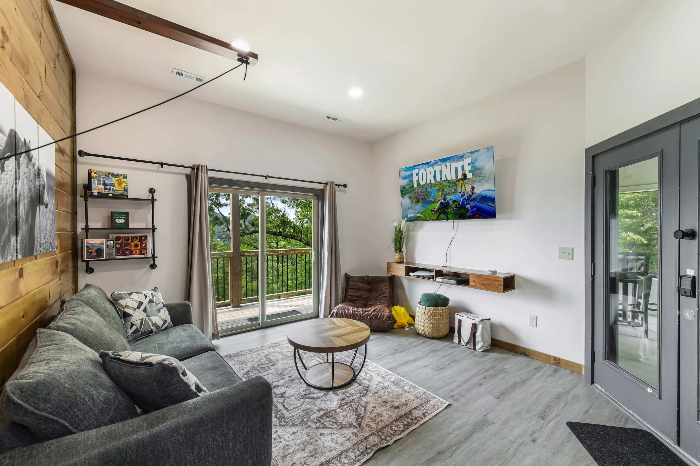 Wander Sevierville Crest #24