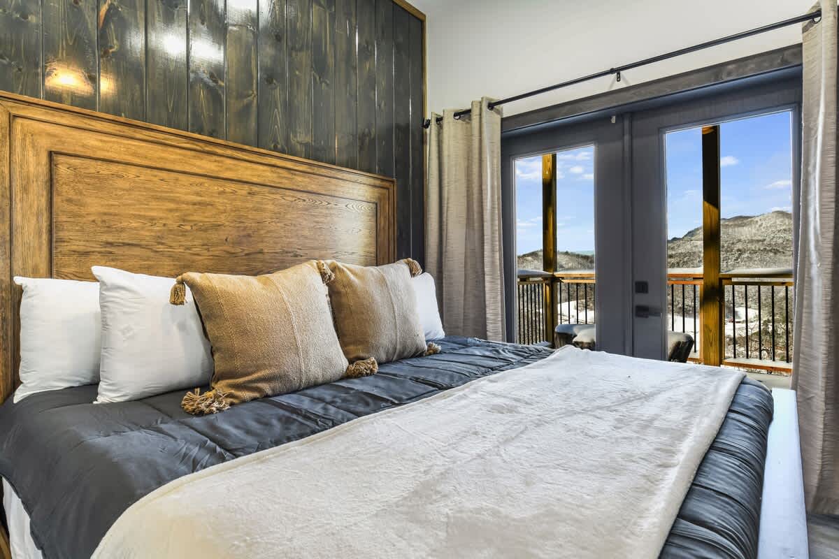 Wander Sevierville Crest #21