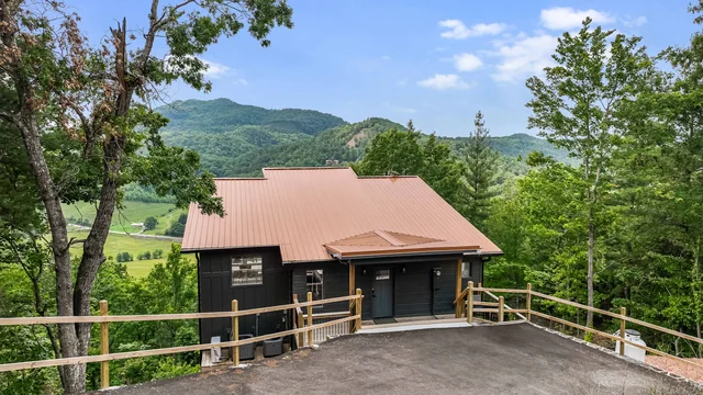 Wander Sevierville Crest #5