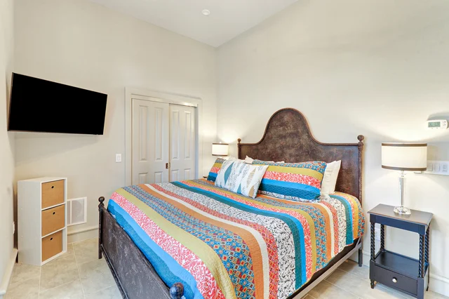 Bedroom 5 image 1