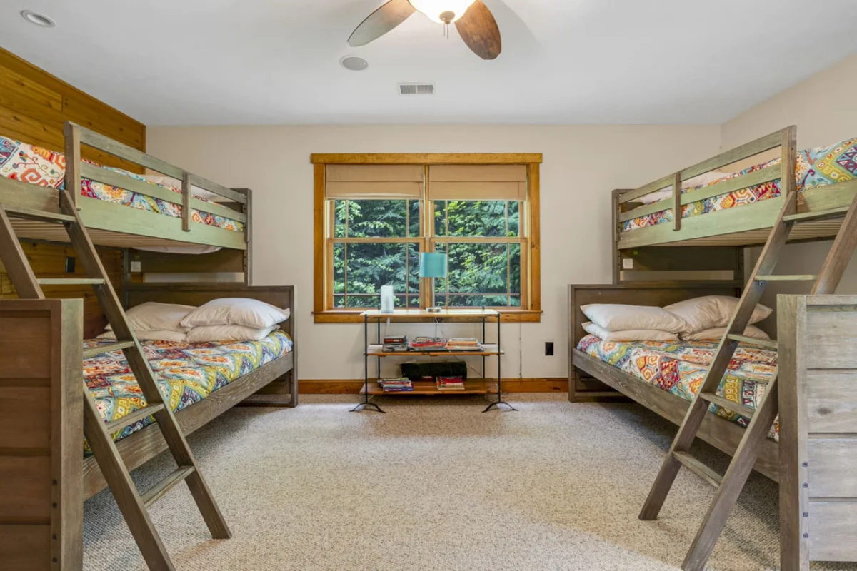 Bedroom 5 image 1