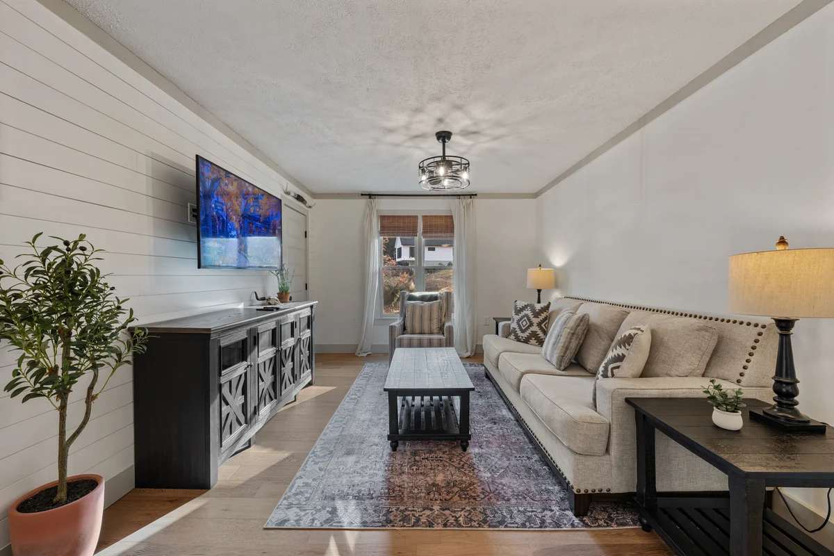 Wander Dahlonega Golden