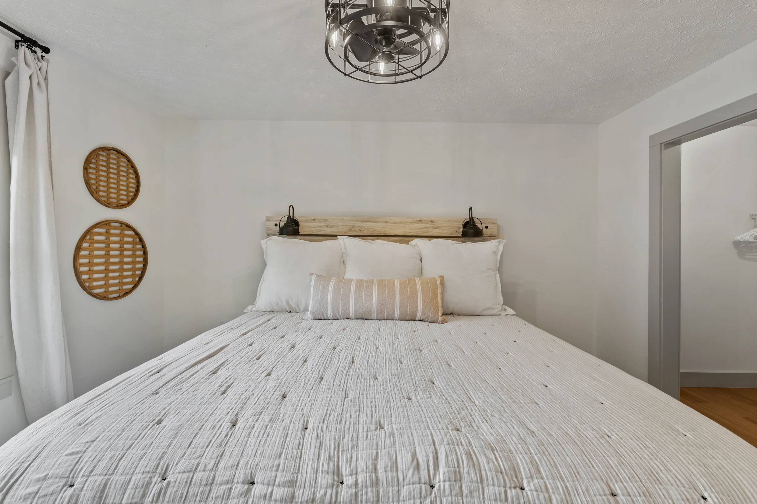 Wander Dahlonega Golden #33