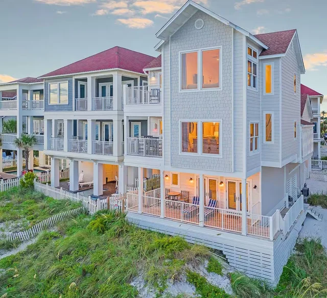 Wander Miramar Beach Shores