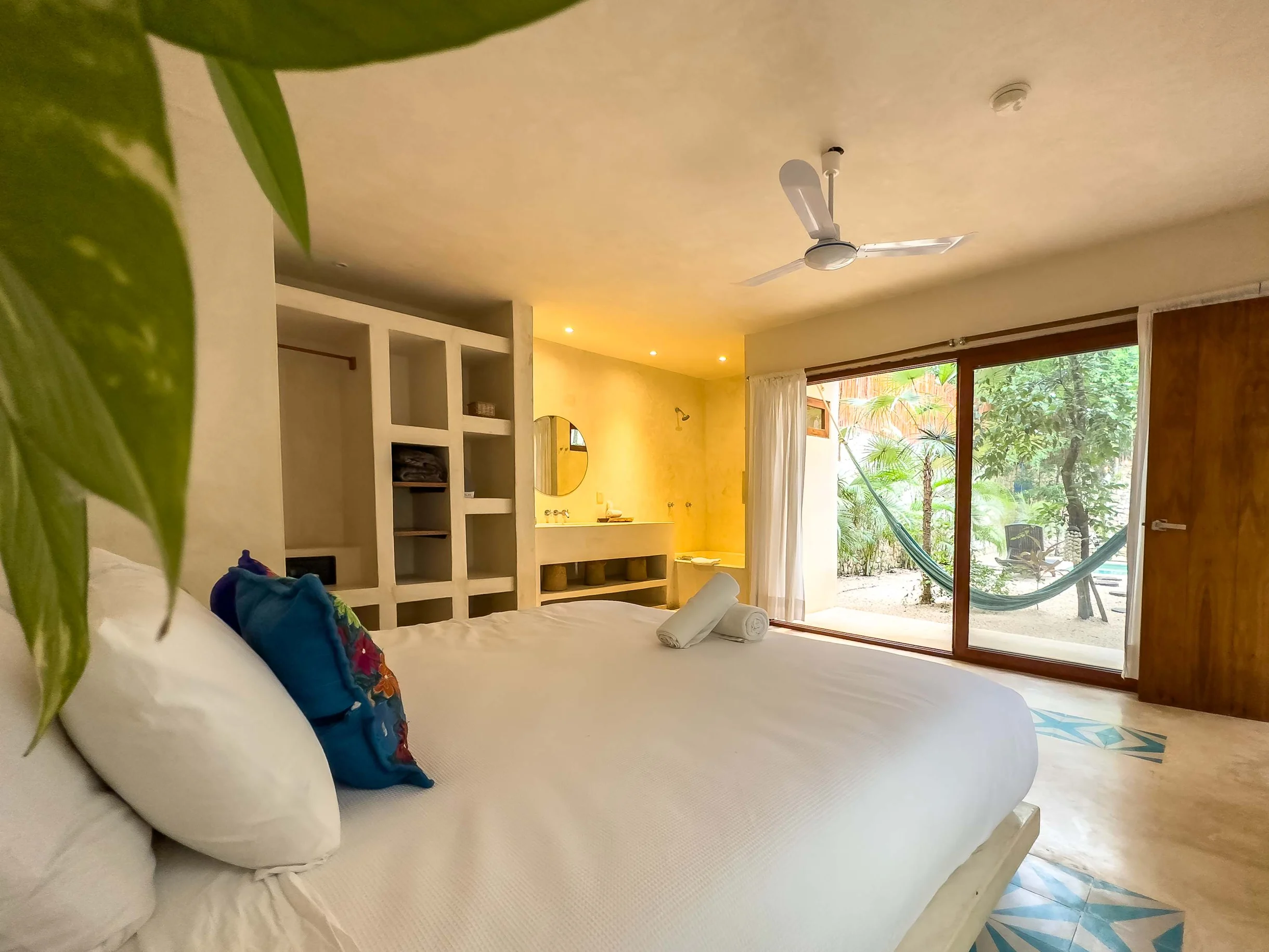 Wander Tulum Glow #22