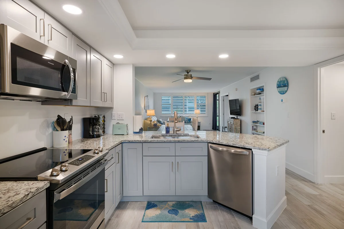 Condo in Sanibel property photo 3