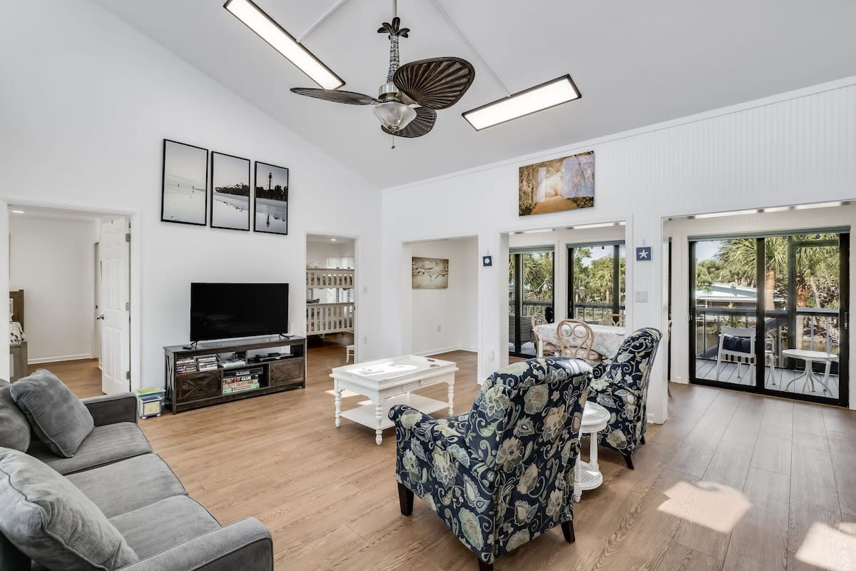 Home in Sanibel property photo 2