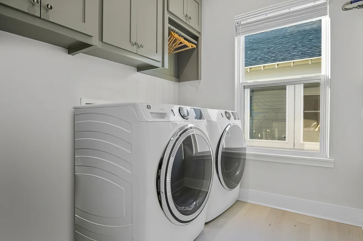 Wander Port Bolivar Cabin