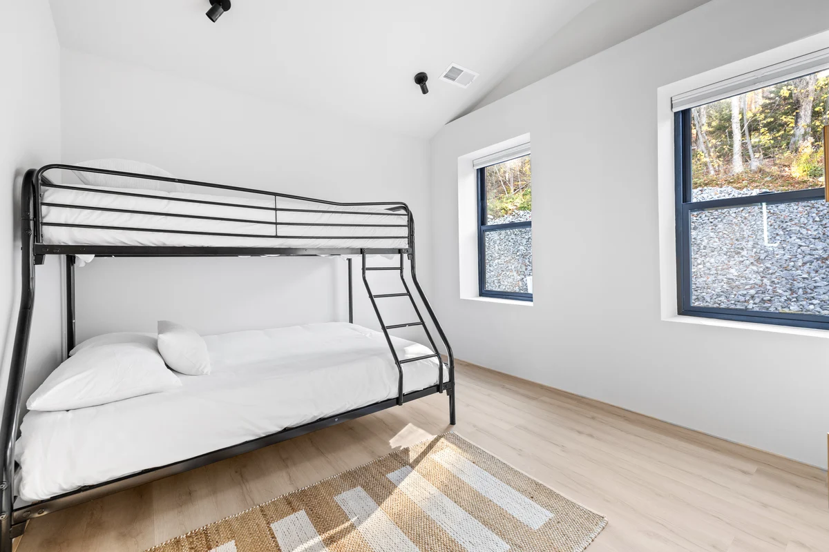 Bunk Bedroom 1 image