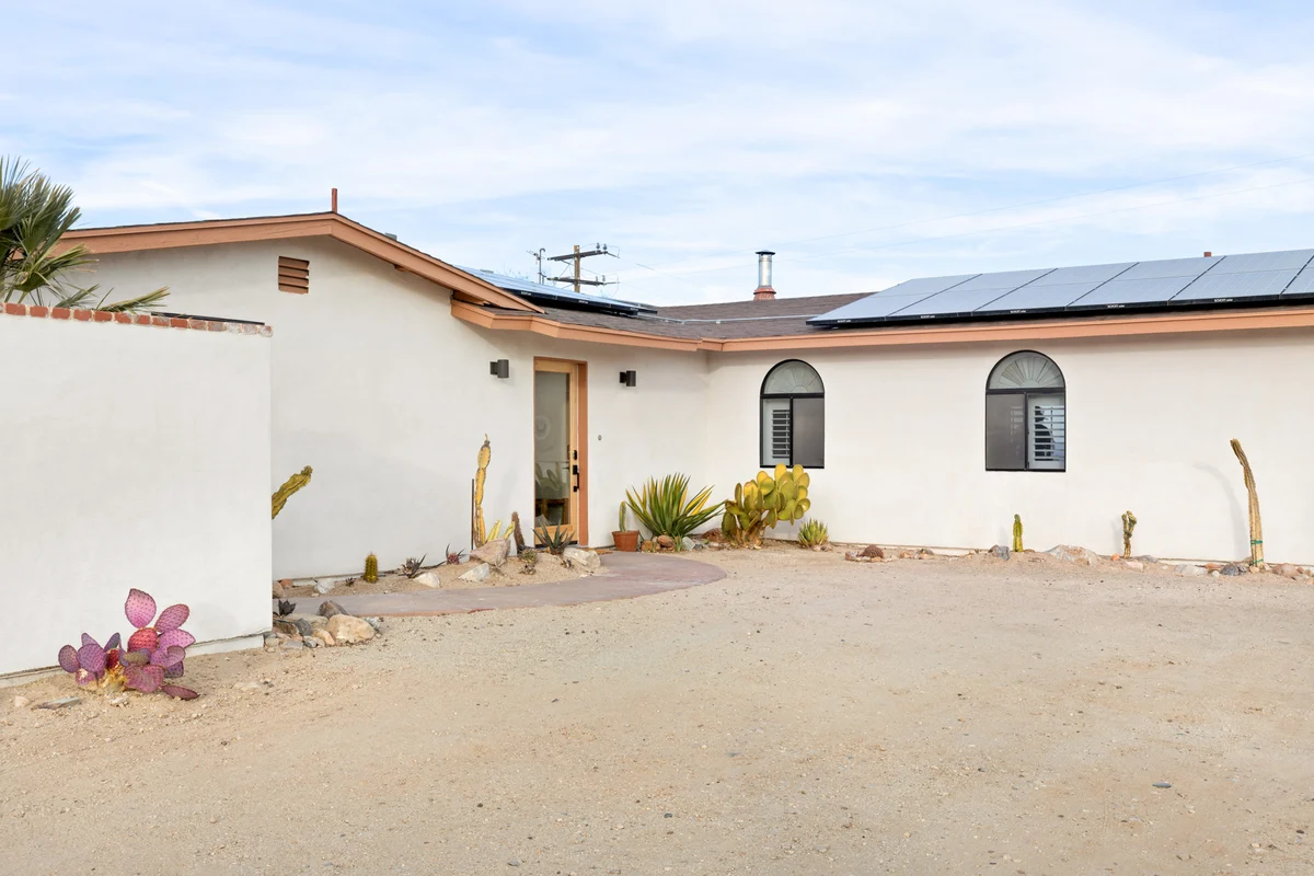 Wander Yucca Valley Vista