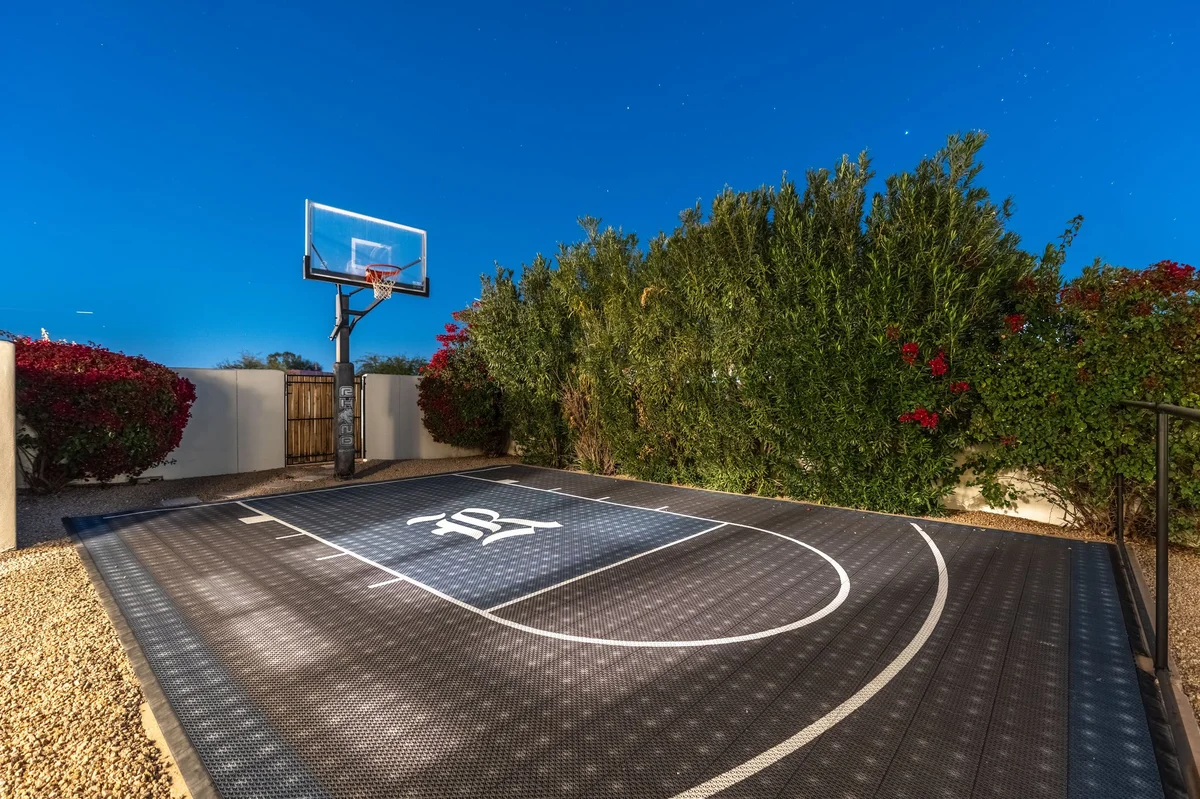 Wander Paradise Valley Camelback