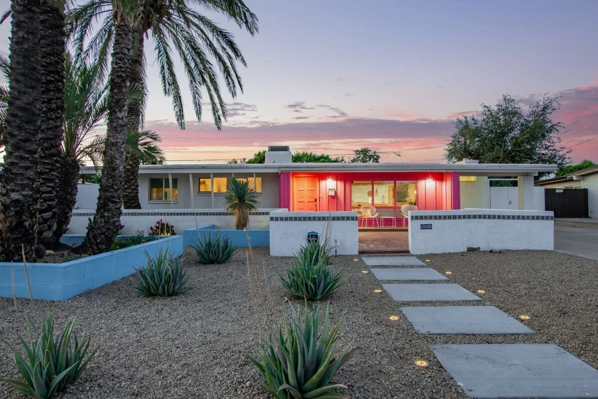 Home in Phoenix property photo 2