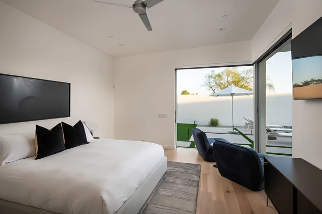Bedroom 1 image 1