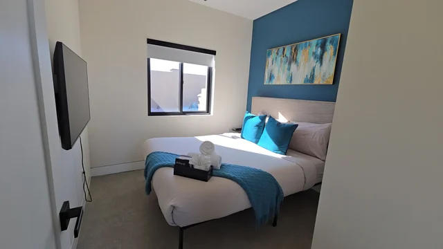 Bedroom 6 image 1