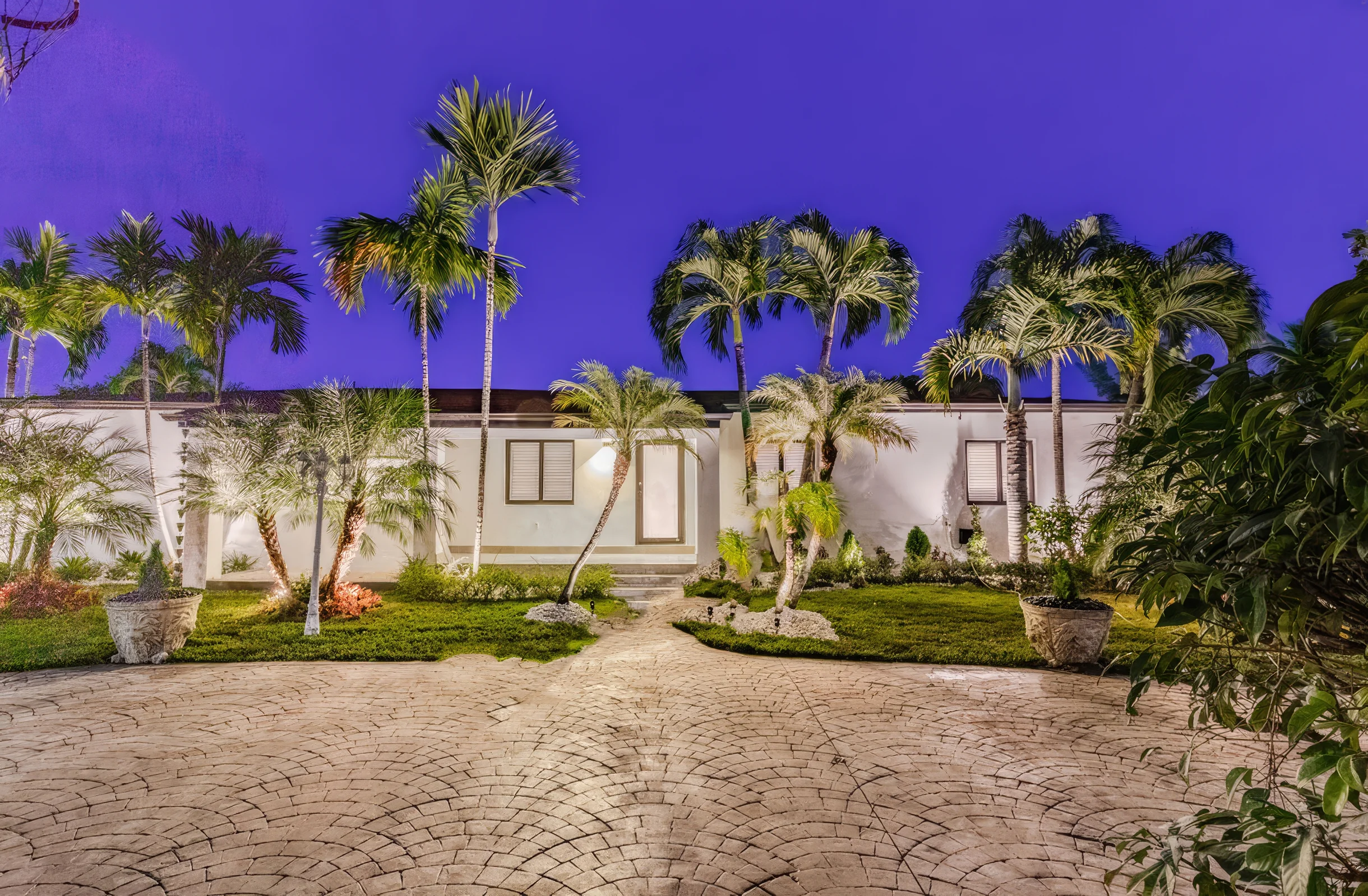 Wander Biscayne Villa