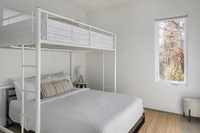 Bedroom 3 image 1