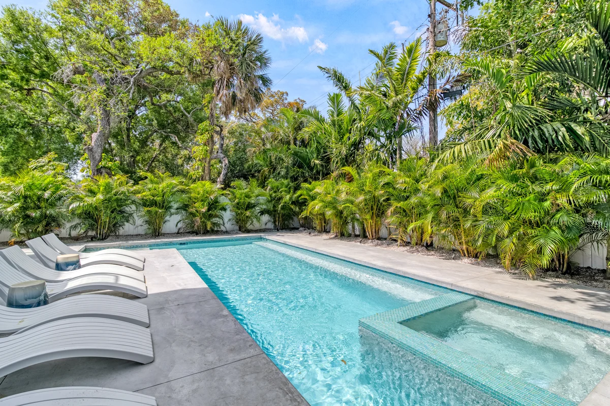 Wander Sarasota Bay Breeze