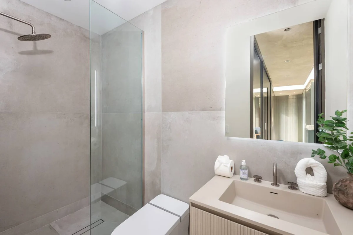 Luxurious 4BR Home w/ Pool, Jacuzzi & Free Parking #19