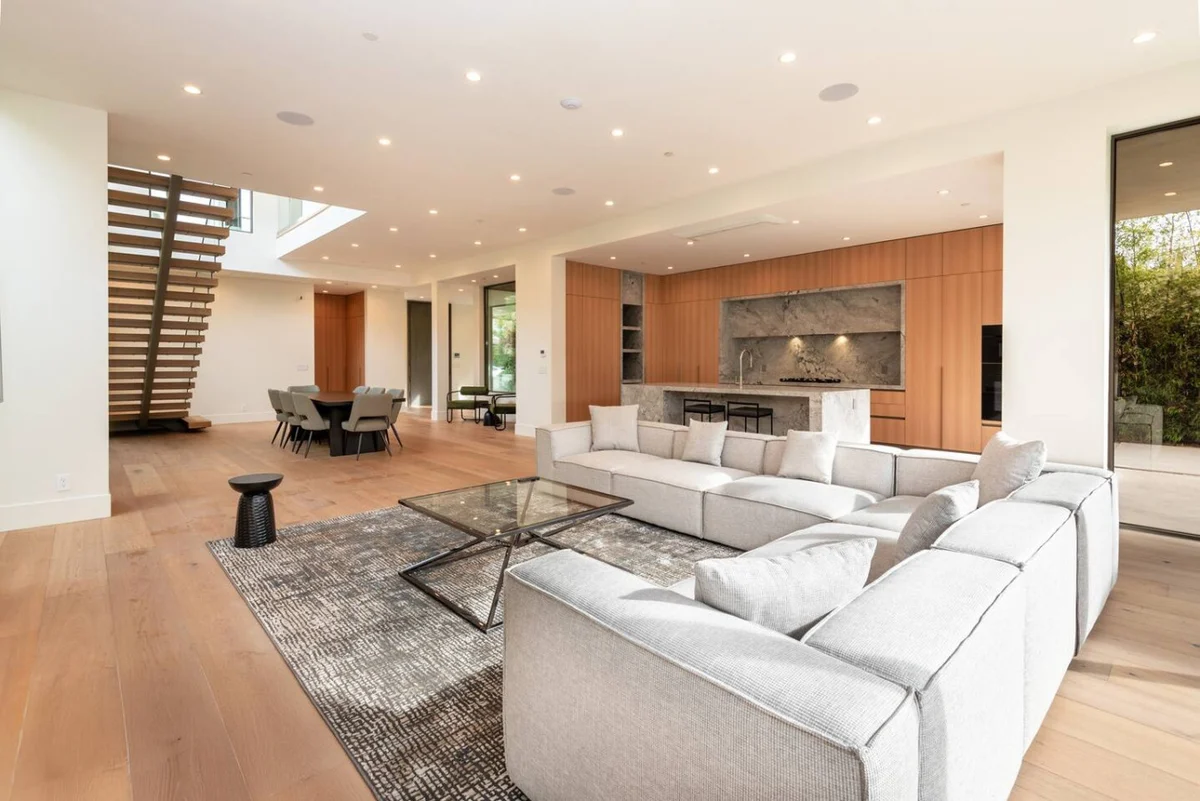 Luxurious 4BR Home w/ Pool, Jacuzzi & Free Parking #43