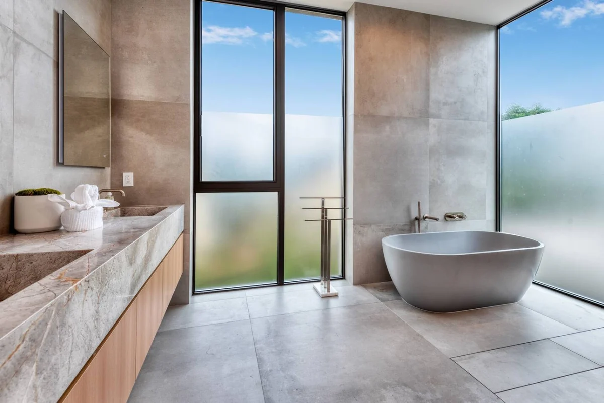 Luxurious 4BR Home w/ Pool, Jacuzzi & Free Parking #32