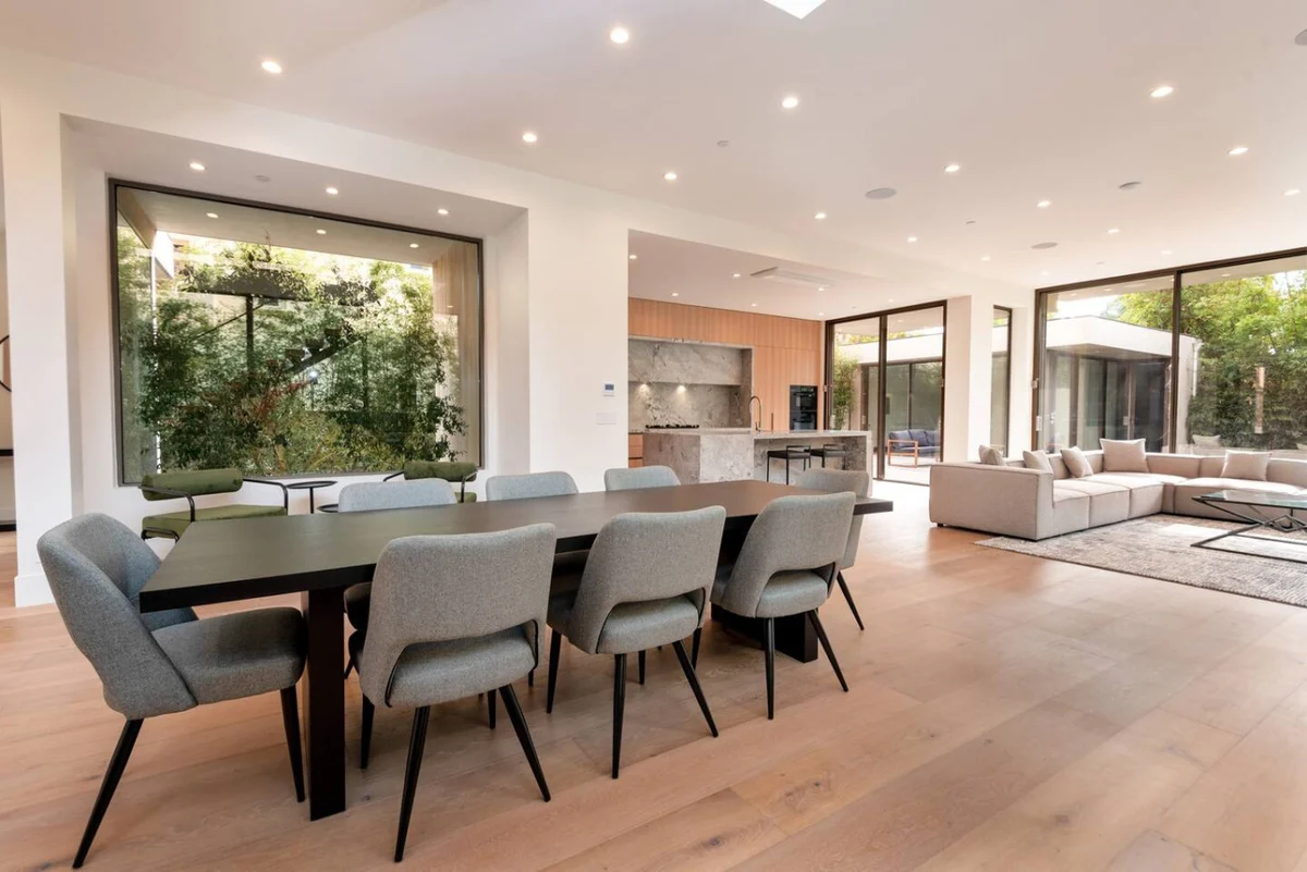 Luxurious 4BR Home w/ Pool, Jacuzzi & Free Parking #44