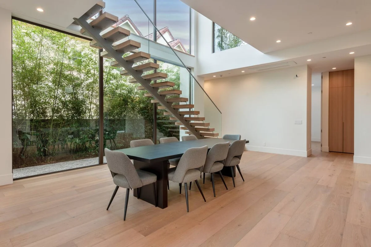 Luxurious 4BR Home w/ Pool, Jacuzzi & Free Parking #41