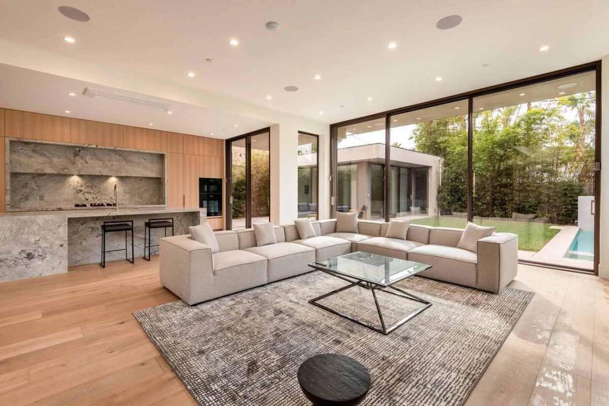 Luxurious 4BR Home w/ Pool, Jacuzzi & Free Parking #28