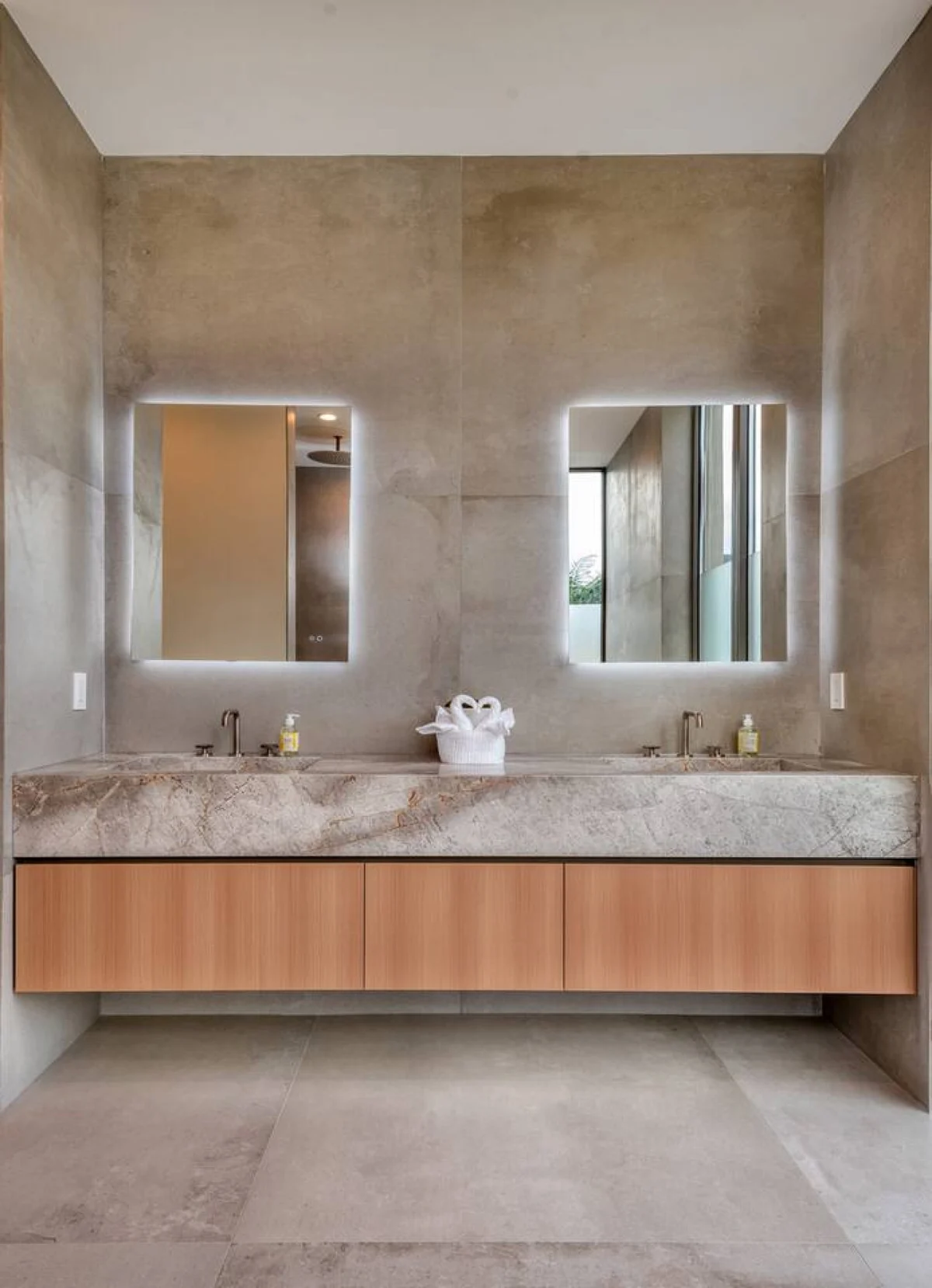 Luxurious 4BR Home w/ Pool, Jacuzzi & Free Parking #37