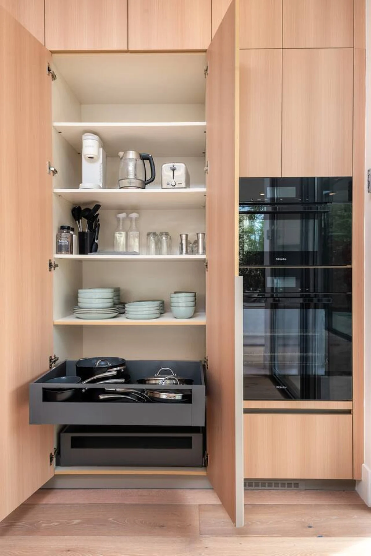 Luxurious 4BR Home w/ Pool, Jacuzzi & Free Parking #57