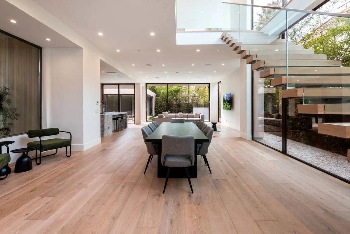 Luxurious 4BR Home w/ Pool, Jacuzzi & Free Parking #27