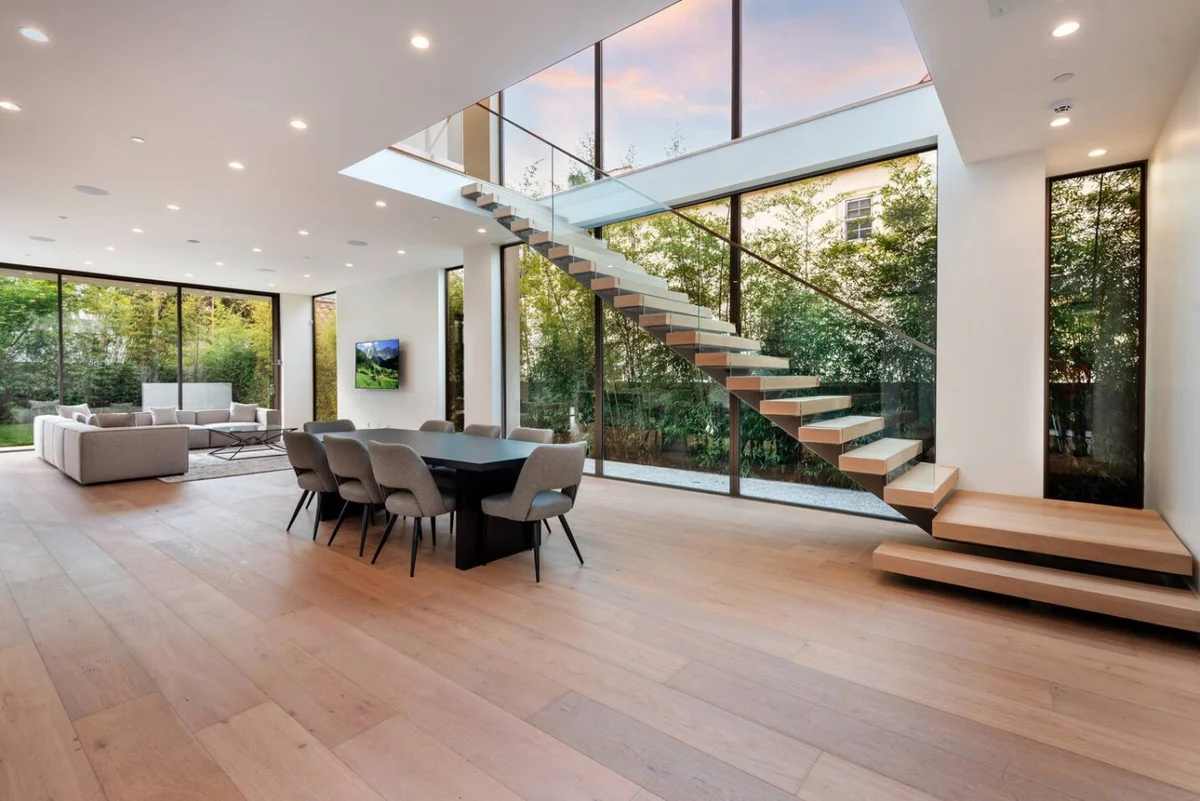 Luxurious 4BR Home w/ Pool, Jacuzzi & Free Parking #55