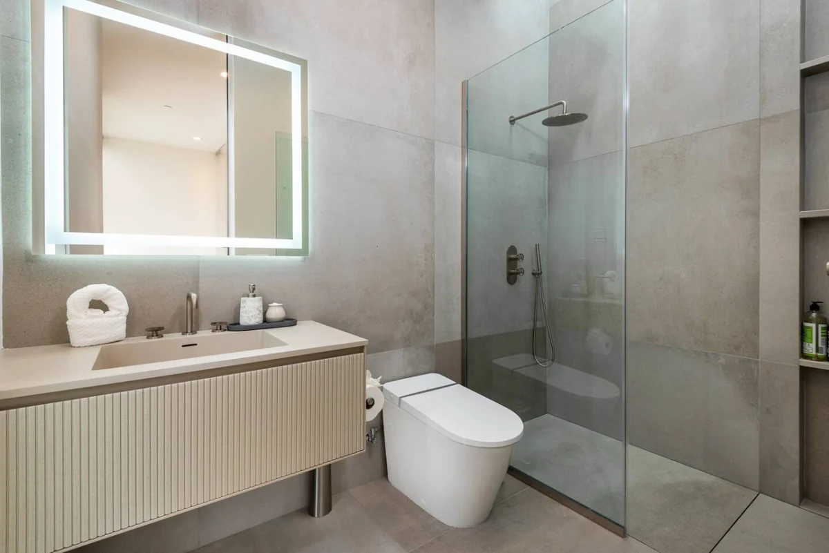 Luxurious 4BR Home w/ Pool, Jacuzzi & Free Parking #31