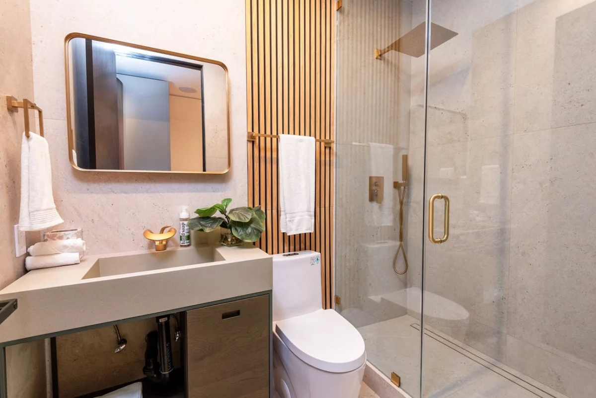 Wander Hollywood Glow