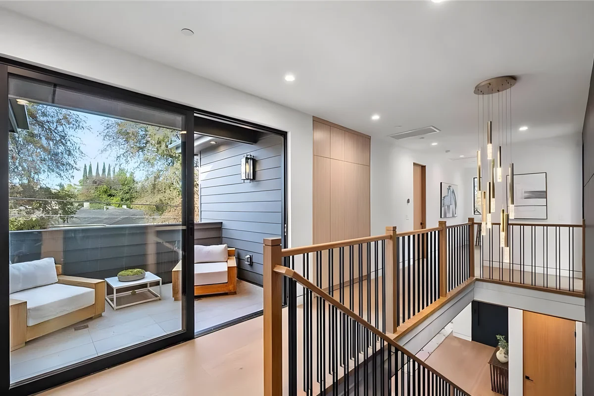 Wander Studio City Oasis