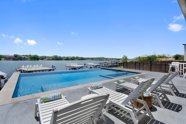 Wander Kingsland Lakefront #2