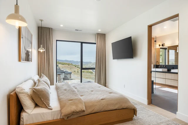 Bedroom 1 image 1